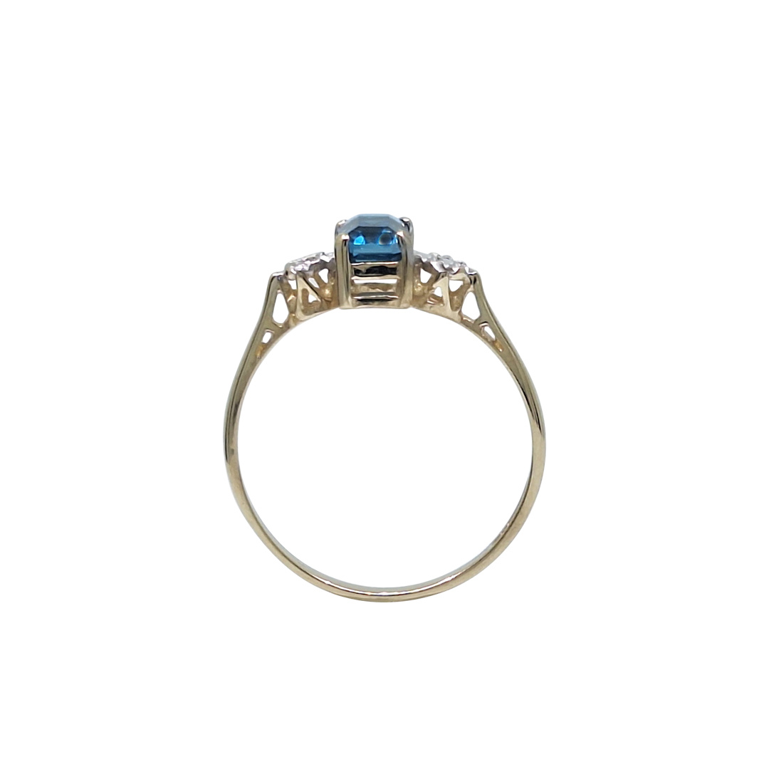 9ct Yellow Gold Blue Topaz Three Stone Ring