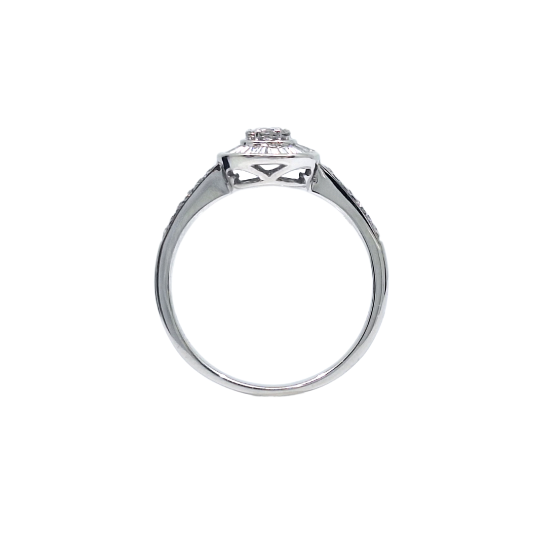 18ct White Gold Diamond Cluster Ring