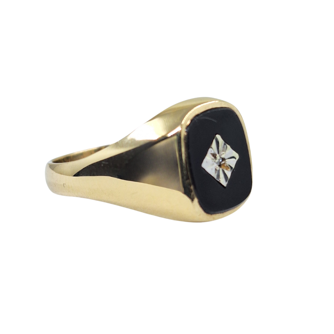 9ct Yellow Gold Onyx & Diamond Signet Ring