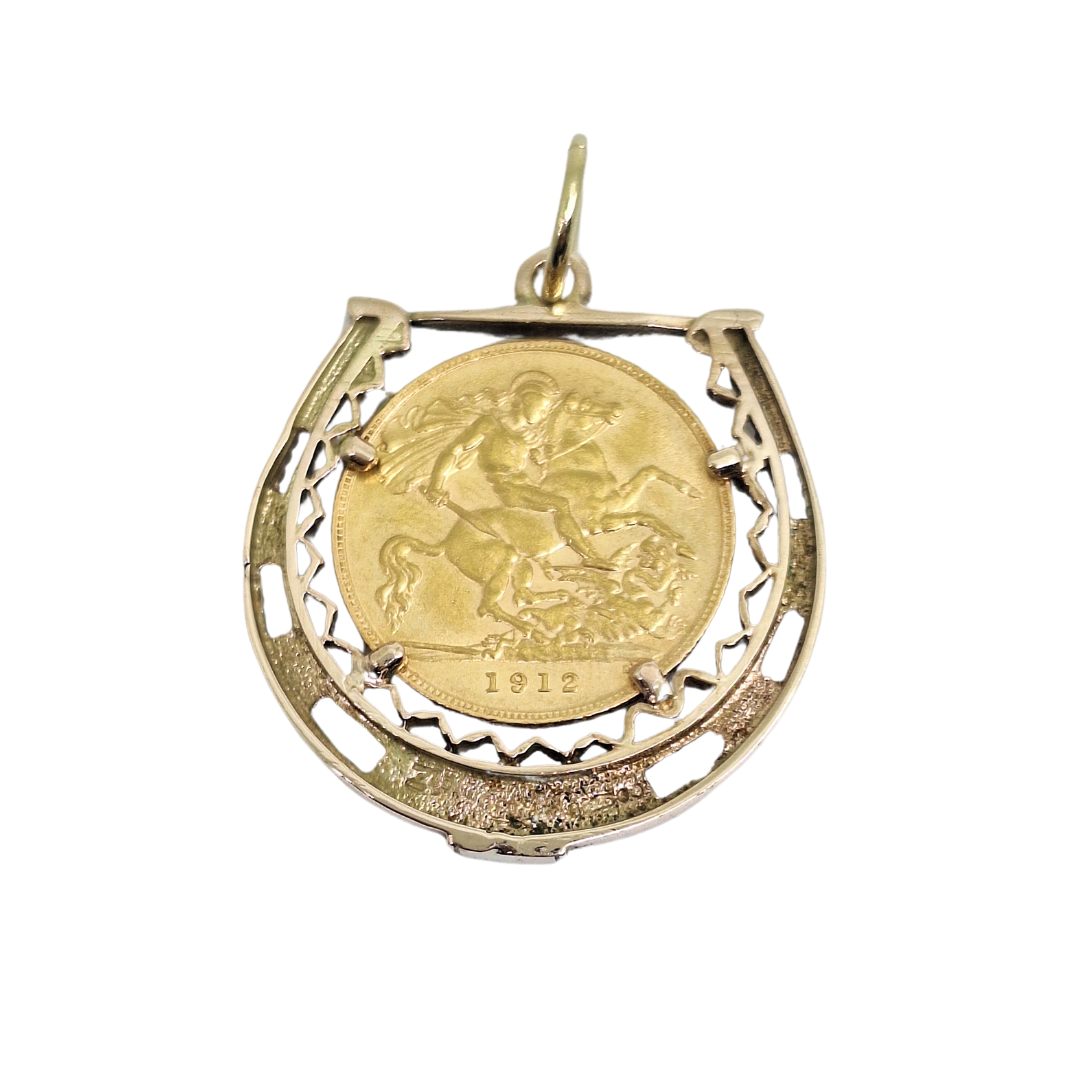 Half Sovereign & Horseshoe Pendant Mount