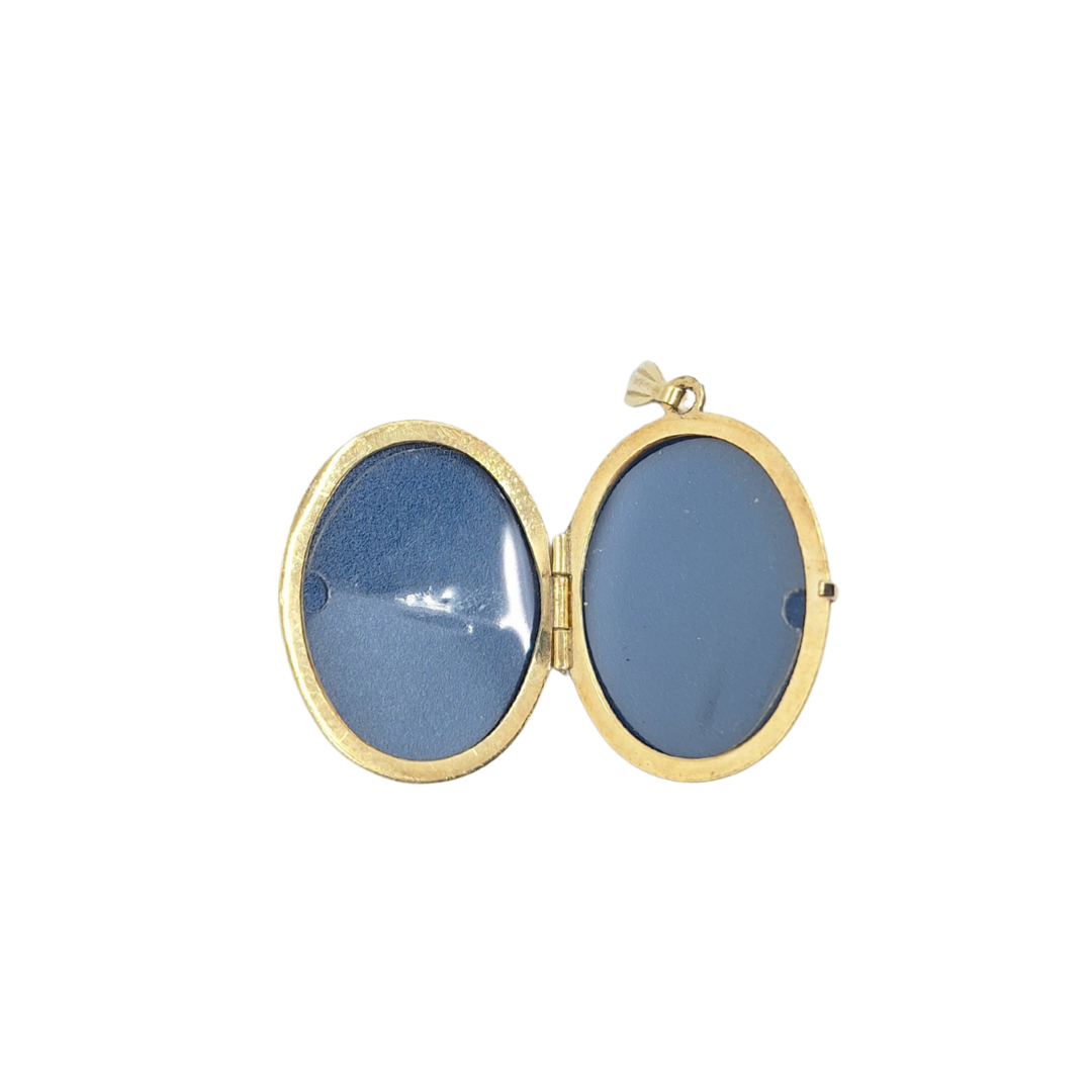 9ct Yellow Gold Oval Locket