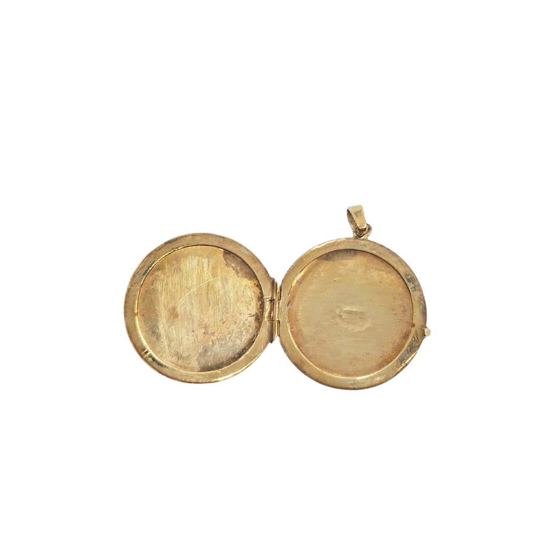 9ct Yellow Gold Round Engraved Locket