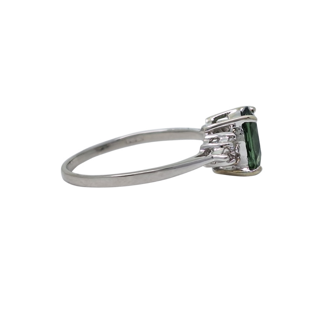 9ct White Gold Green & White Stone Trefoil Ring