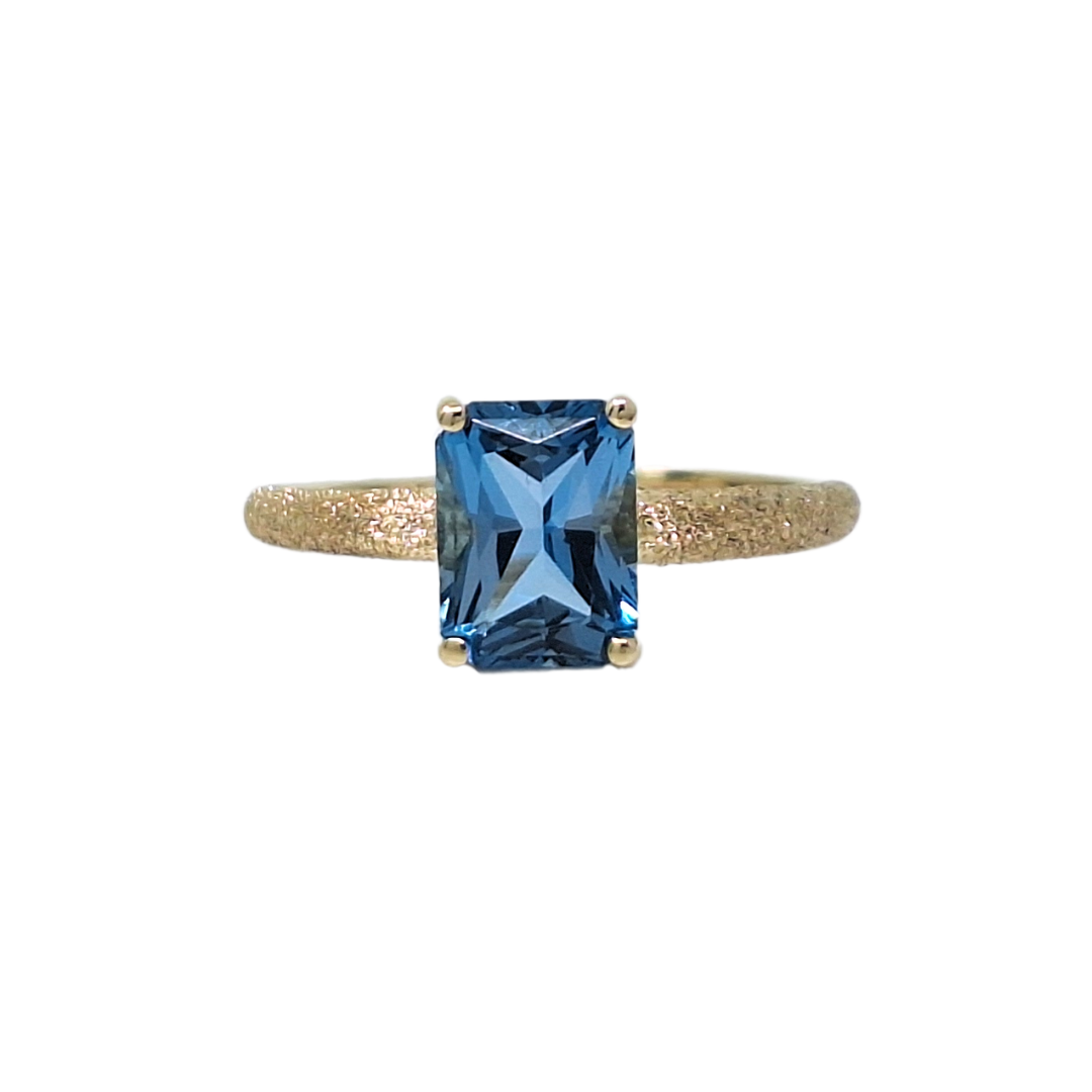 9ct Yellow Gold Blue Topaz Ring