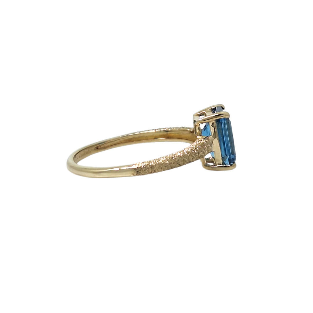 9ct Yellow Gold Blue Topaz Ring