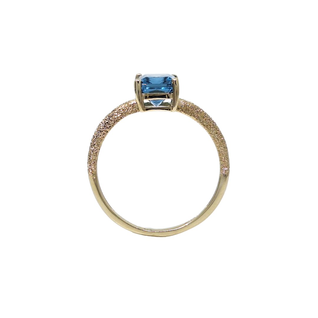 9ct Yellow Gold Blue Topaz Ring