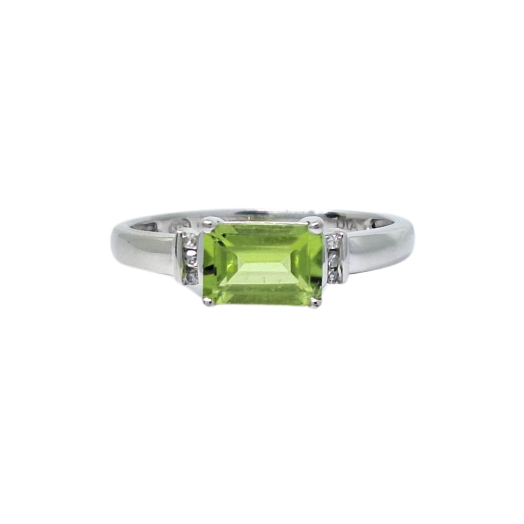 9ct White Gold Peridot Ring