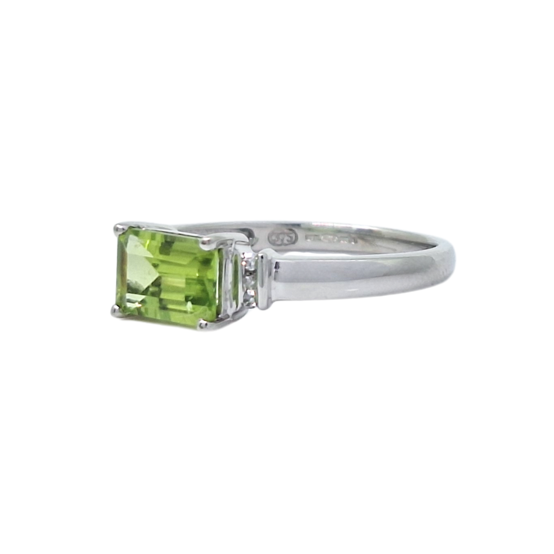 9ct White Gold Peridot Ring