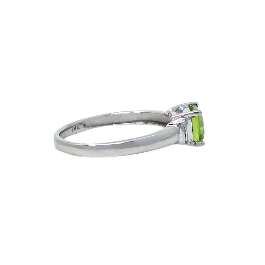 9ct White Gold Peridot Ring