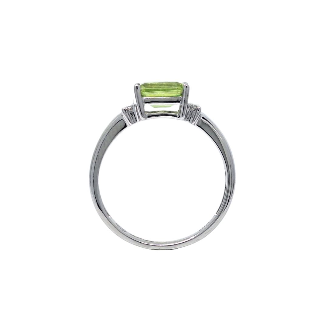 9ct White Gold Peridot Ring