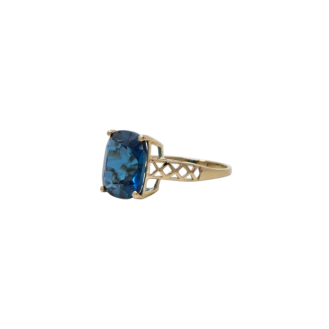 9ct Yellow Gold London Blue Topaz Ring