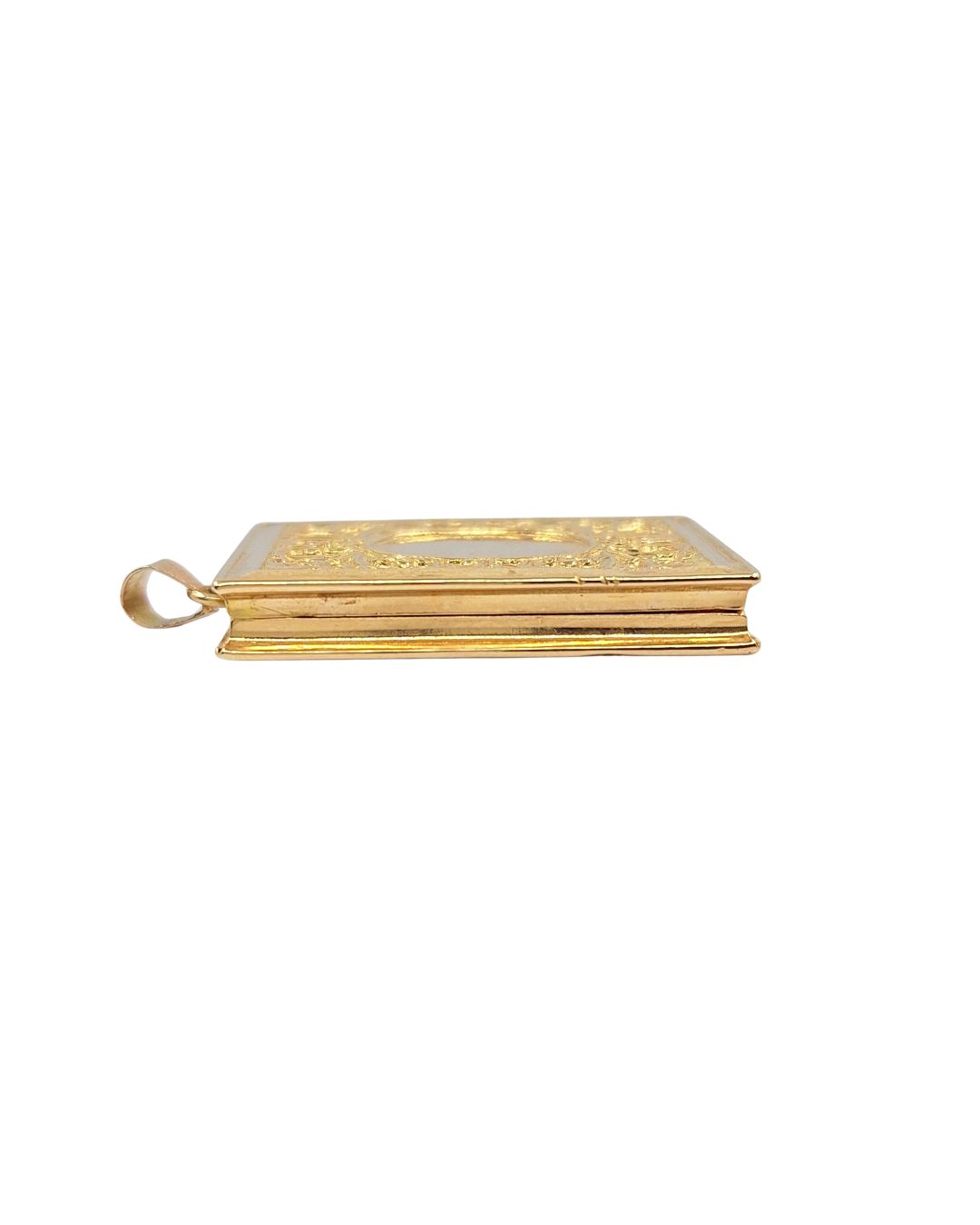 18ct Yellow Gold Engraved Locket