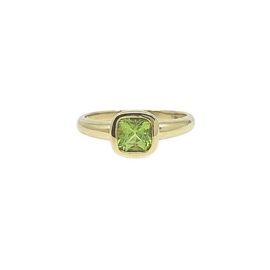 9ct Yellow Gold Peridot Ring