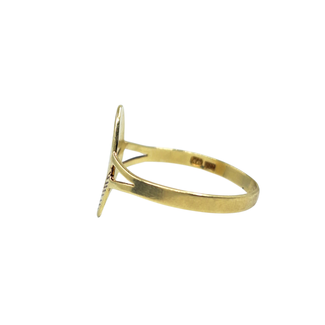 14ct Yellow Gold Oval Engraved Ring