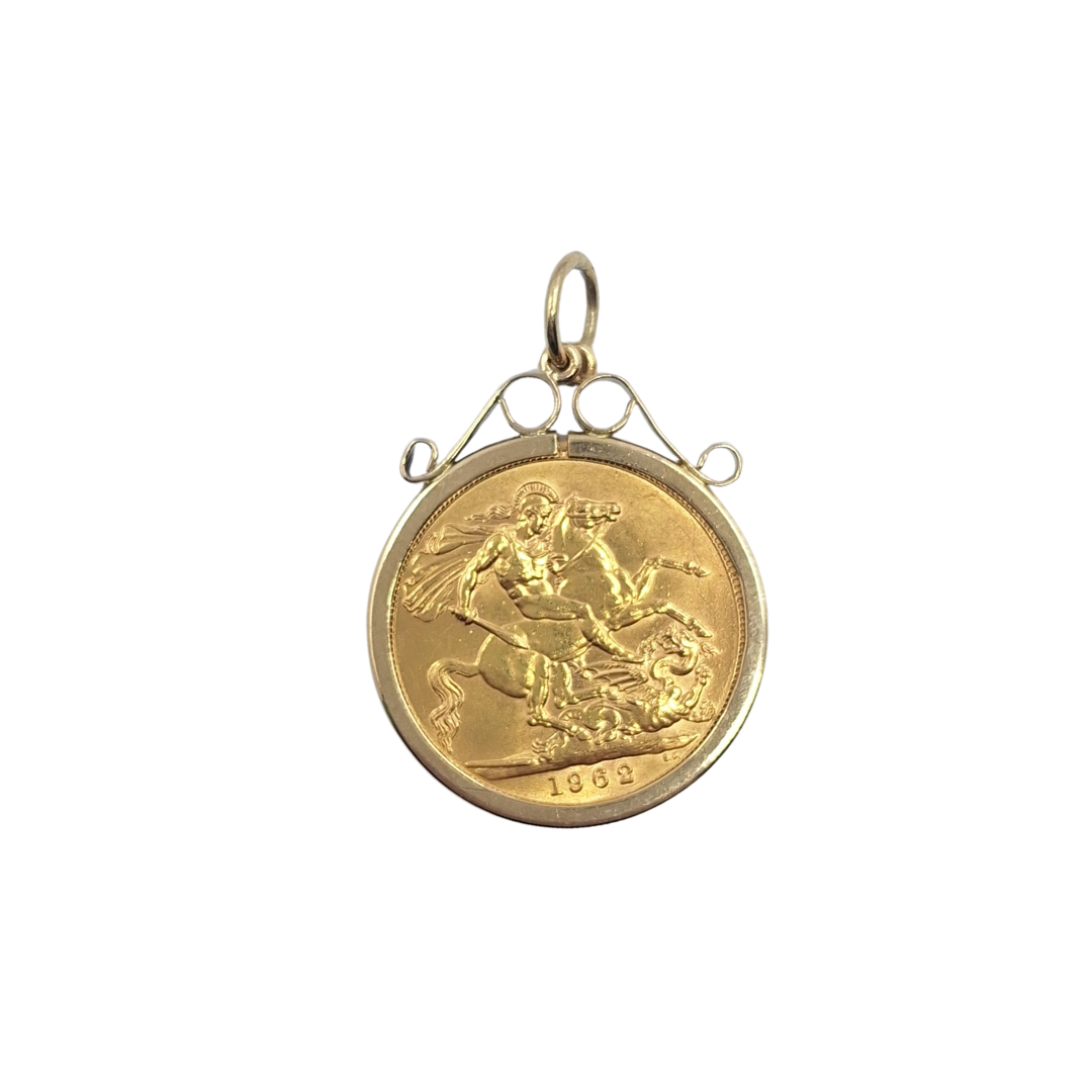Full Sovereign Pendant & Mount 1962