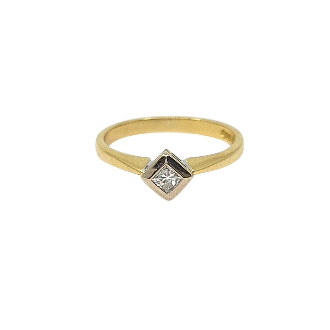 18ct Yellow Gold Princess Cut Diamond Solitaire Ring