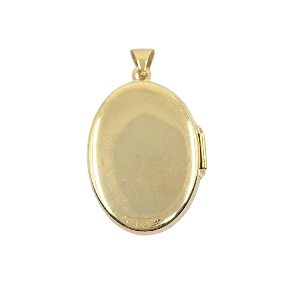9ct Yellow Gold Oval Engraved Locket
