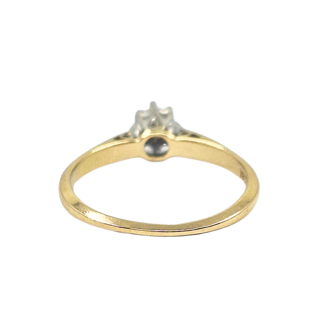 18ct Yellow Gold Diamond Ring