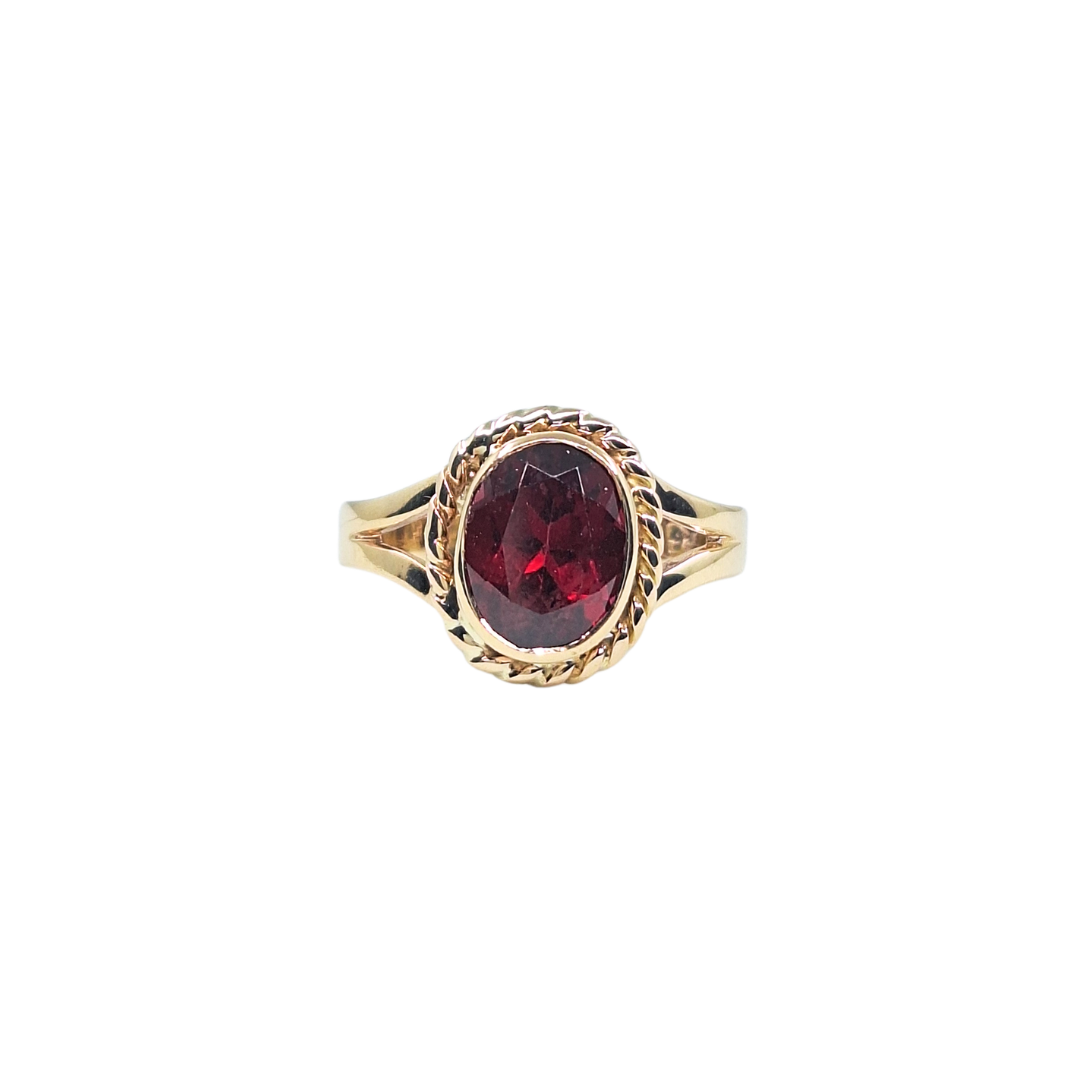 9ct Yellow Gold Garnet Solitaire Ring