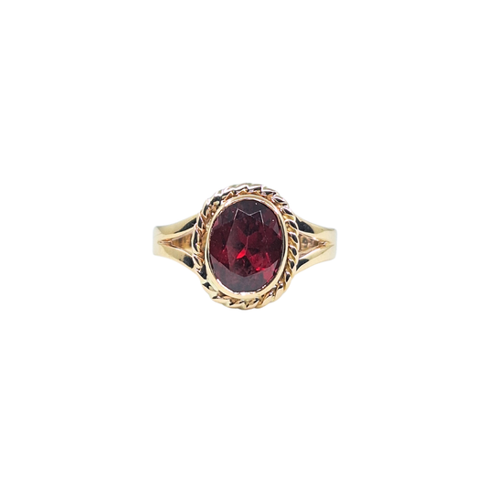 9ct Yellow Gold Garnet Solitaire Ring