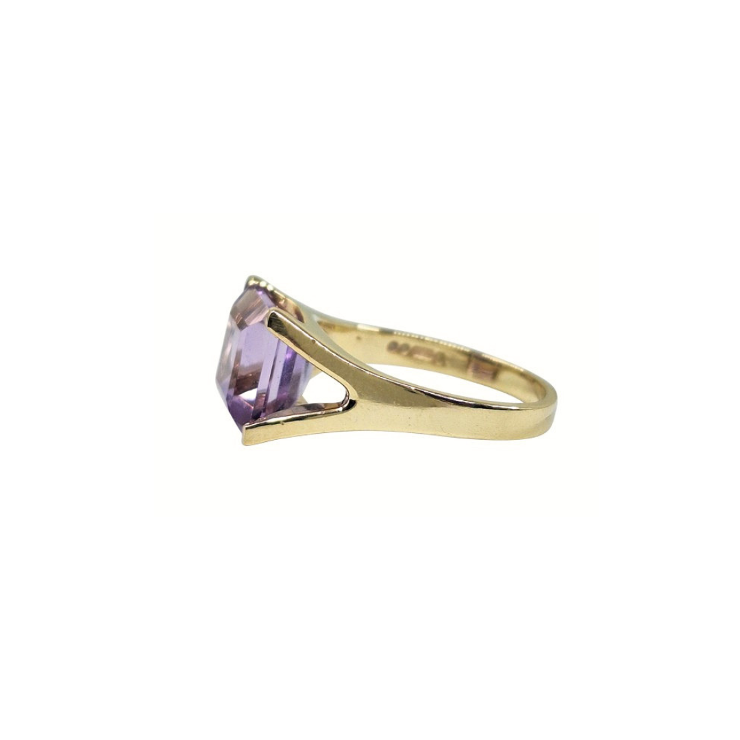 9ct Yellow Gold Amethyst Solitaire Ring