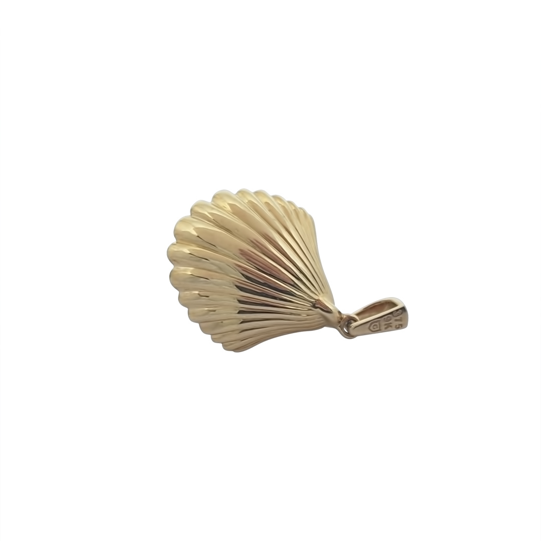 9ct Yellow Gold Cultured Pearl Shell Pendant
