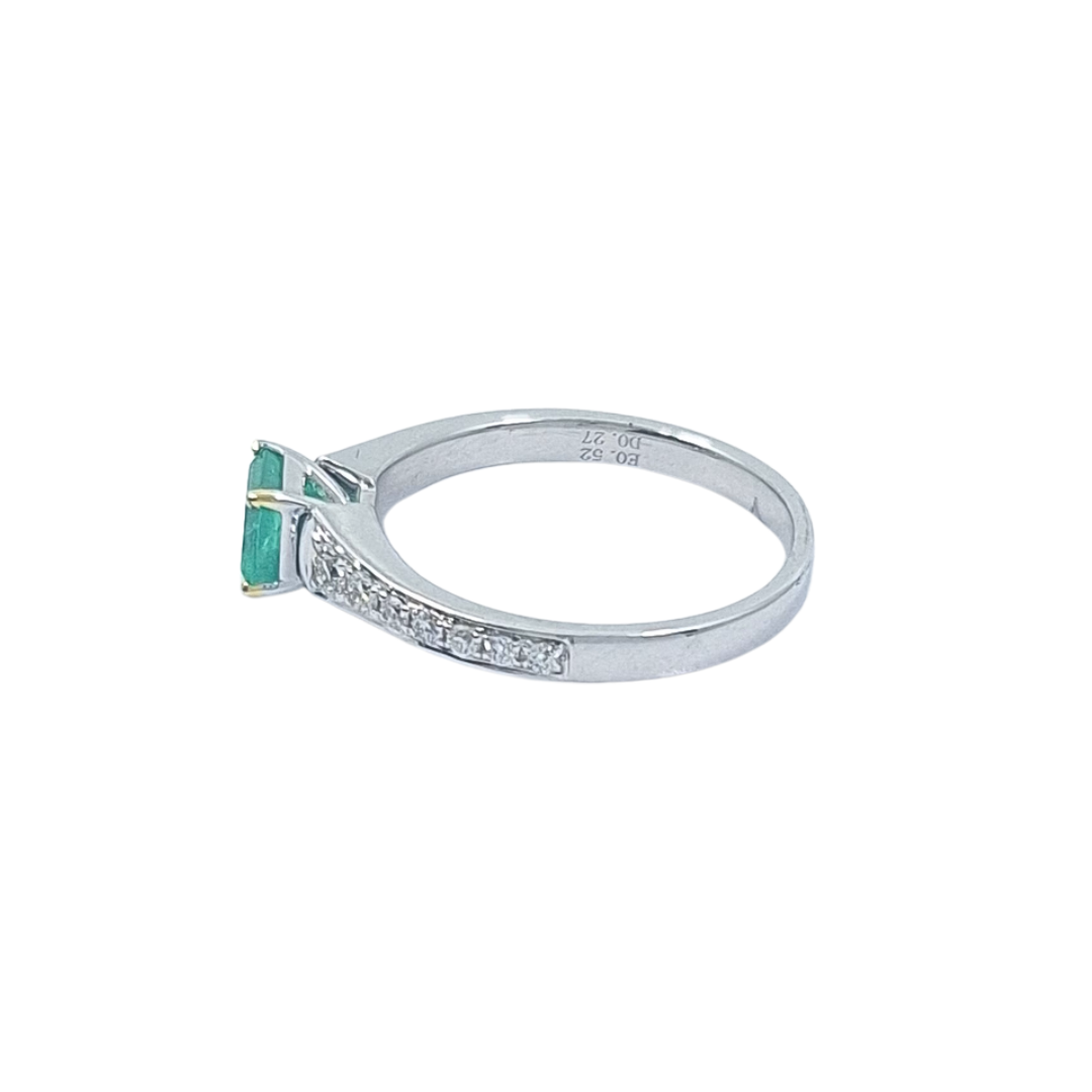 18ct White Gold Emerald & Diamond Ring