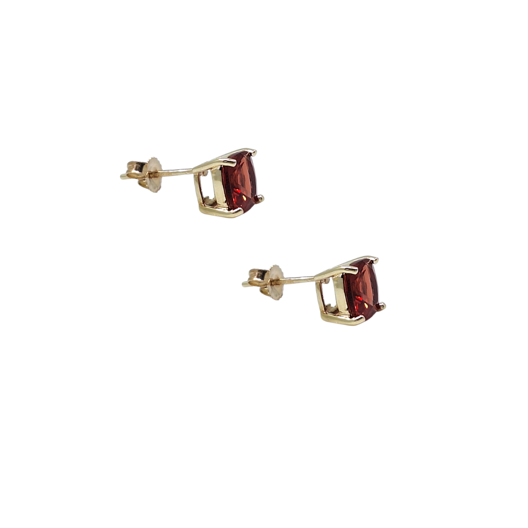 9ct Yellow Gold Garnet Stud Earrings