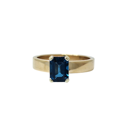 9ct Yellow Gold Blue Topaz Ring