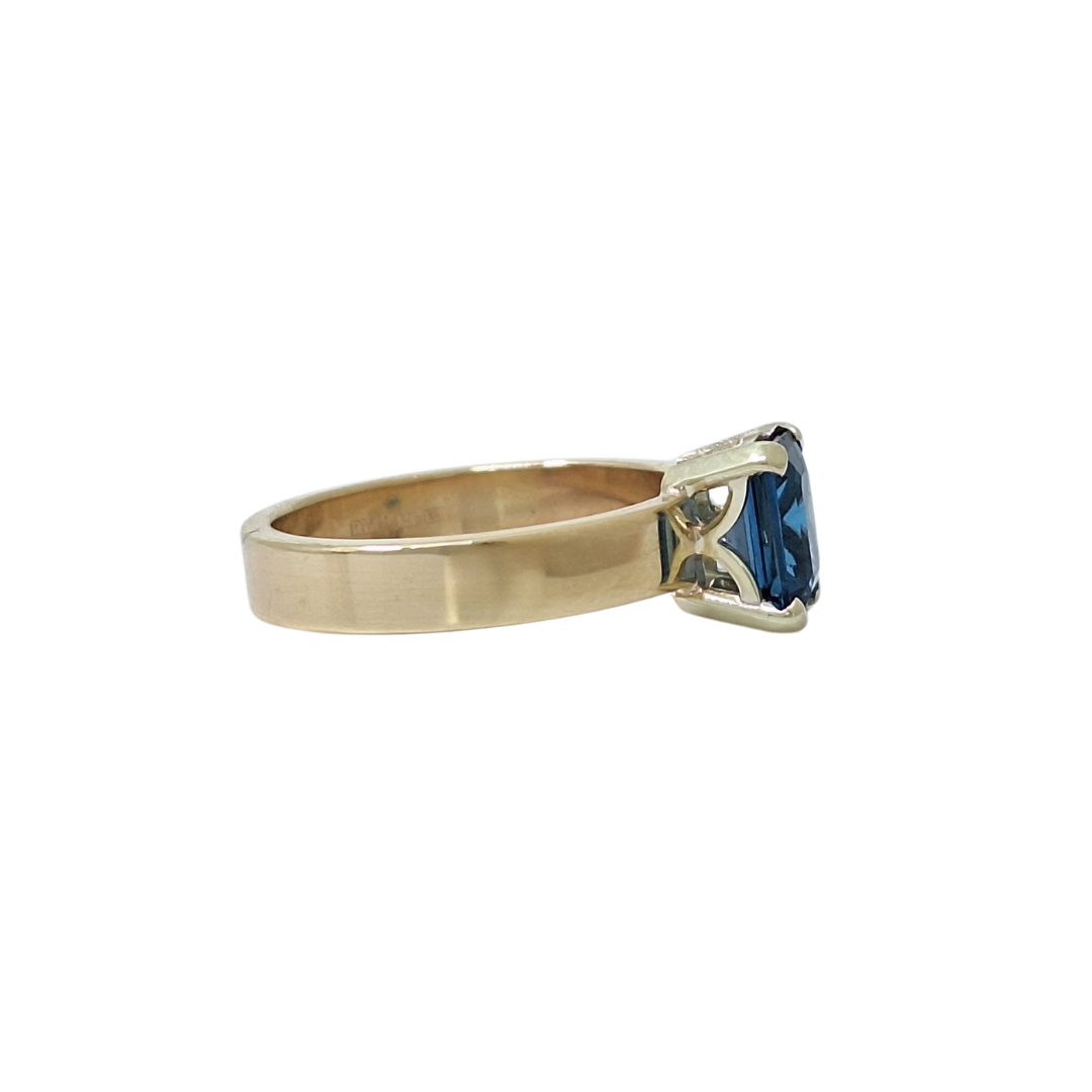 9ct Yellow Gold Blue Topaz Ring