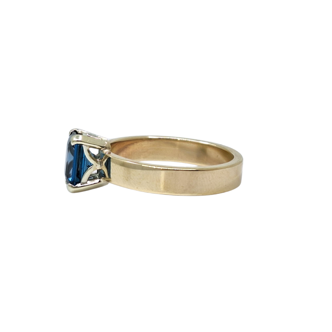 9ct Yellow Gold Blue Topaz Ring