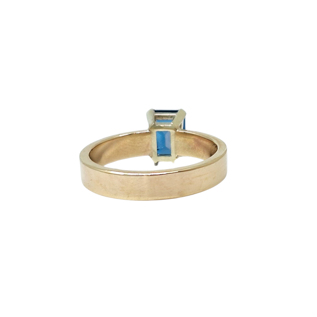 9ct Yellow Gold Blue Topaz Ring