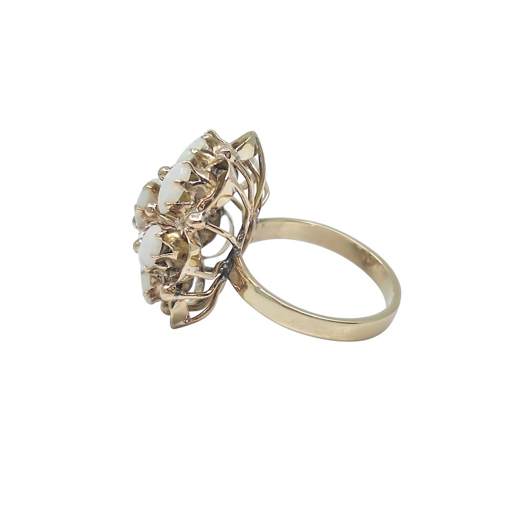18ct Yellow Gold Opal Ring