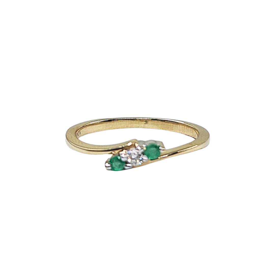 9ct Yellow Gold Emerald & Diamond 3 Stone Ring