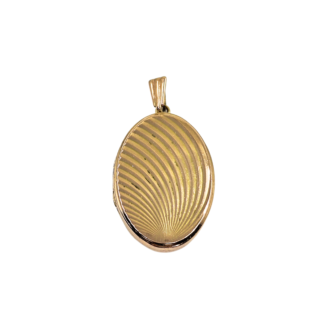 9ct Yellow Gold Ribbed Locket