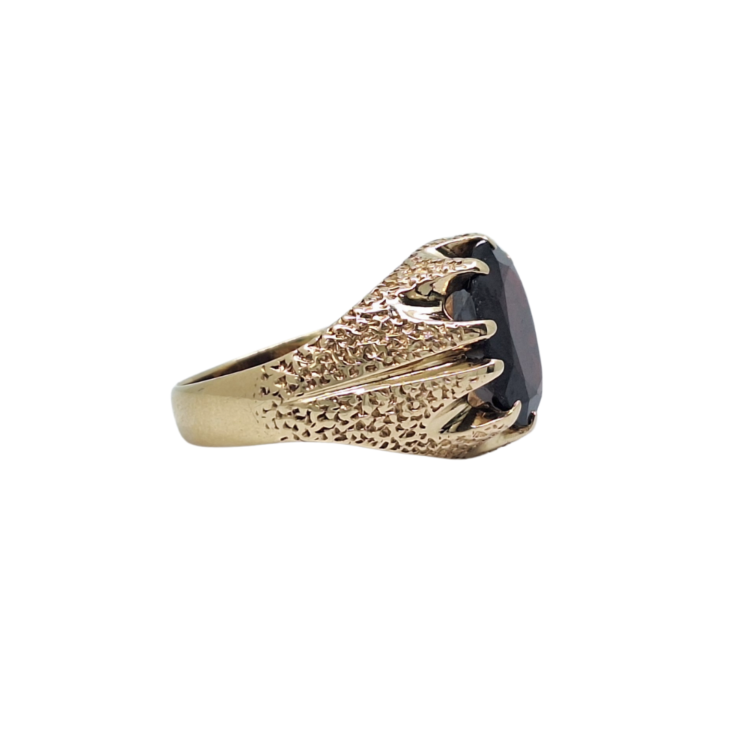 9ct Yellow Gold Garnet Gypsy Ring