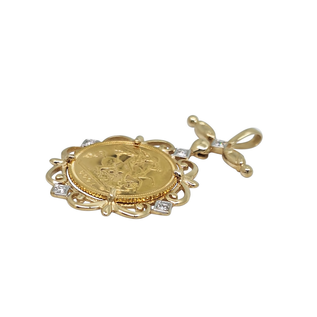Half Sovereign 2001 & Diamond Pendant