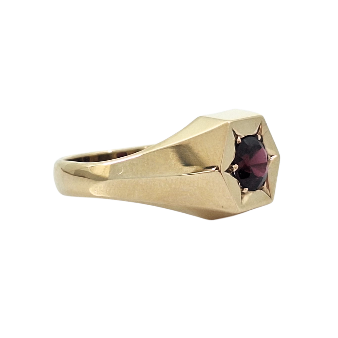 9ct Yellow Gold Garnet Signet Ring