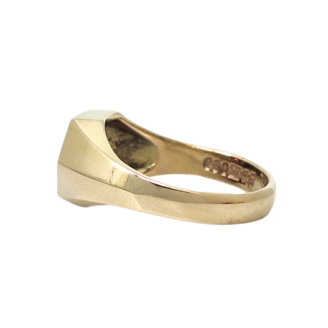 9ct Yellow Gold Garnet Signet Ring