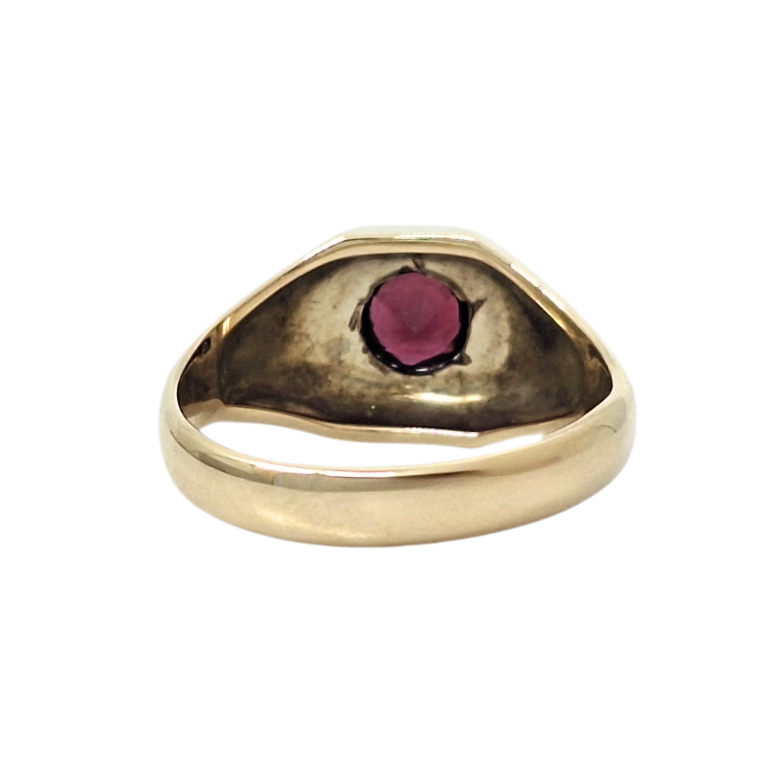 9ct Yellow Gold Garnet Signet Ring