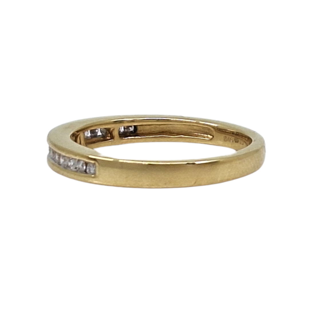 18ct Yellow Gold Diamond Ring