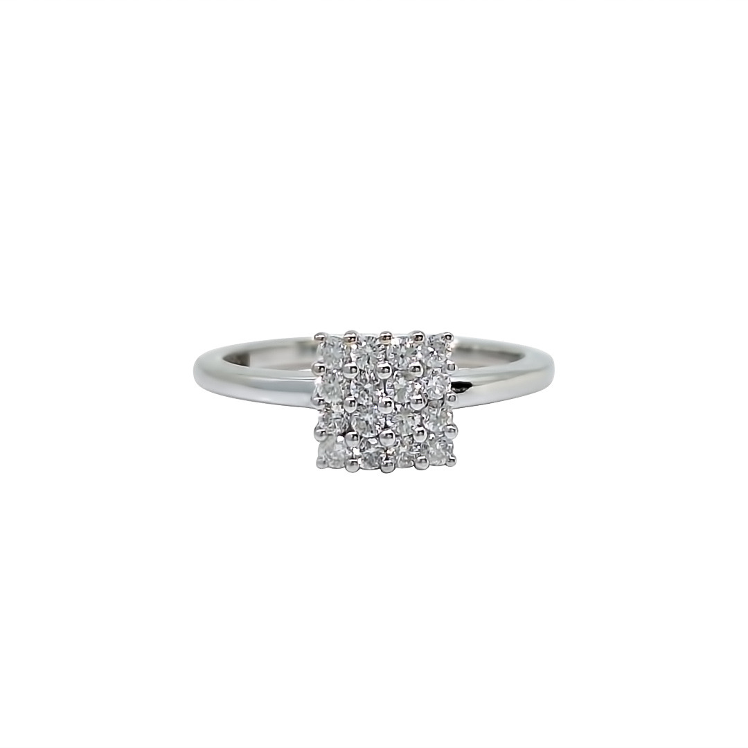 18ct White Gold Diamond Cluster Ring
