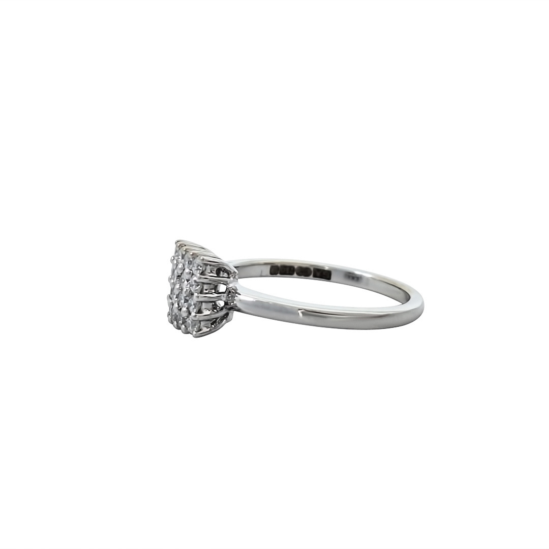 18ct White Gold Diamond Cluster Ring