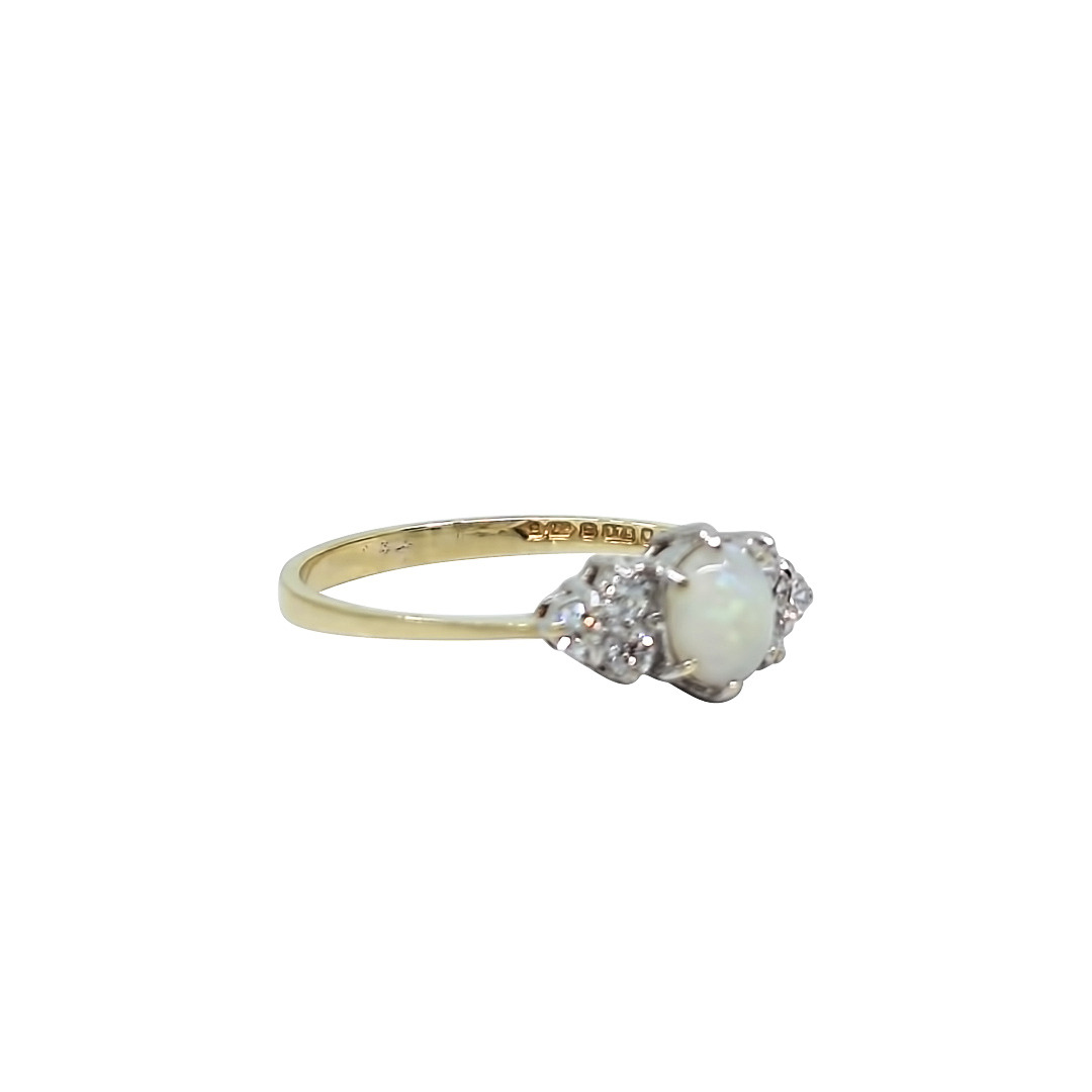 9ct Yellow Gold Opal & CZ Trefoil Ring
