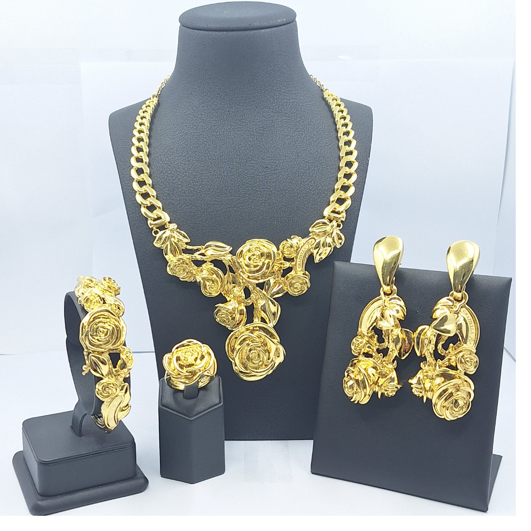 18ct Yellow Gold Hollow Four Piece Flower Set