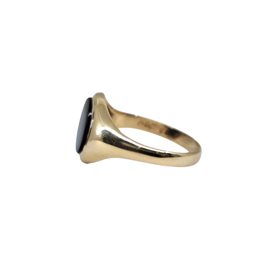 9ct Yellow Gold Oval Onyx Signet Ring