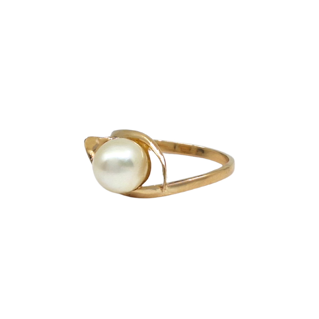 18ct Yellow Gold Pearl Ring