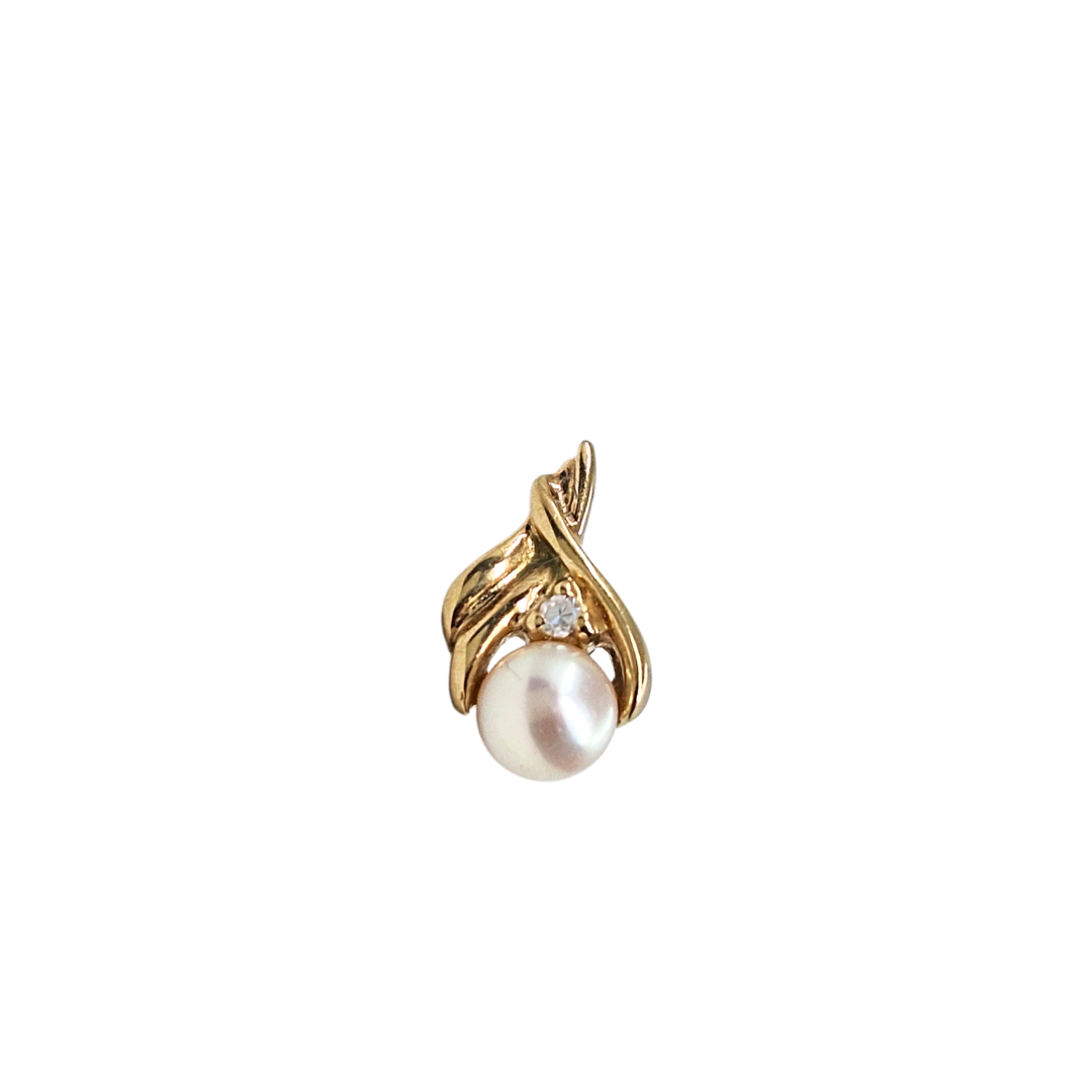 9ct Yellow Gold Pearl & Cubic Zirconia Stud Earrings
