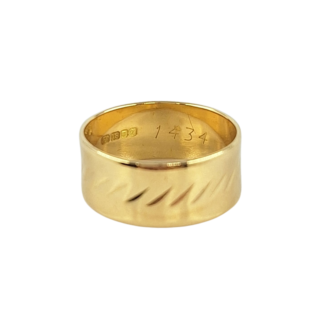 18ct Yellow Gold Patterned Wedding Band 8.4mm