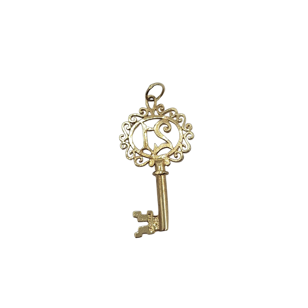 9ct Yellow Gold 21 Key Pendant